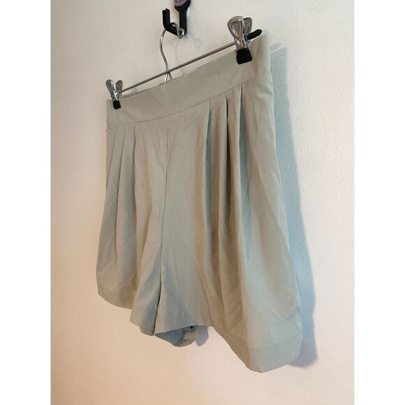 Wayre Travel Pocket Flow Short in "sage" Size LARGE - Picture 3 of 7